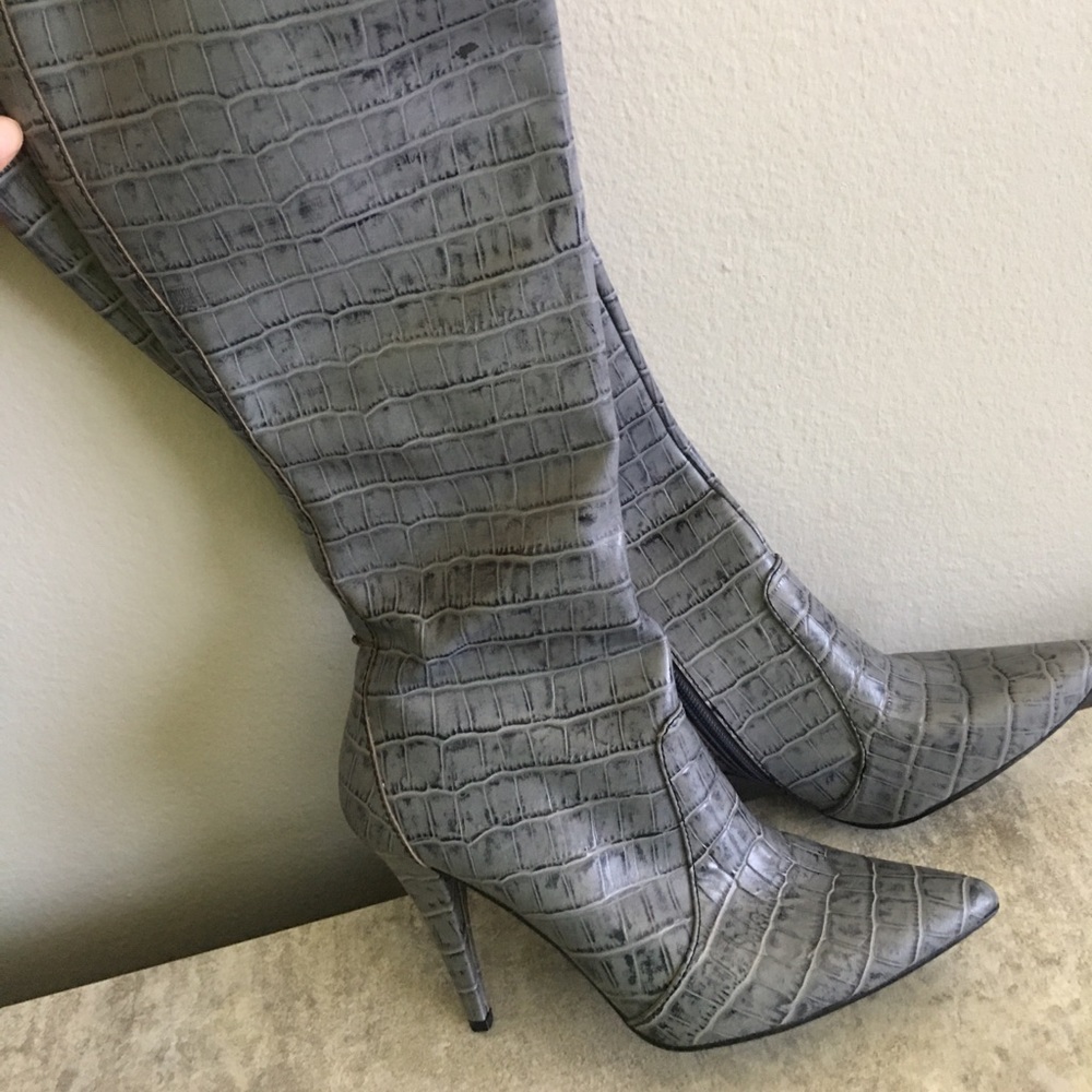 Heel boots